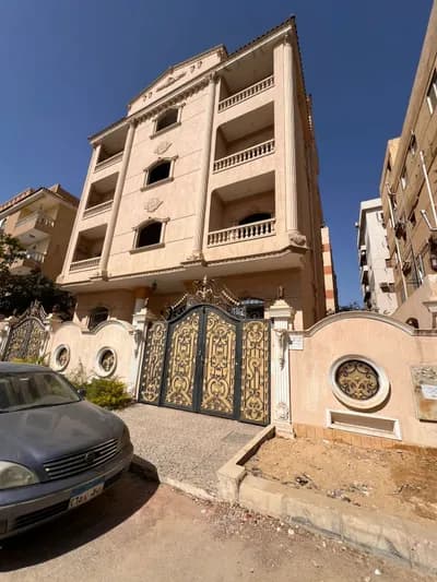 عمارة لقطة للبيع in  الشيخ زايد,  الحي الحادي عشر - 27,000,000 EGP