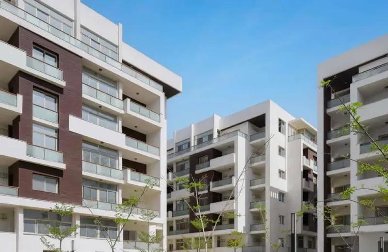 ببيع شقتي في العاصمة الادارية متشطبة و استلام فوري 3 غرف