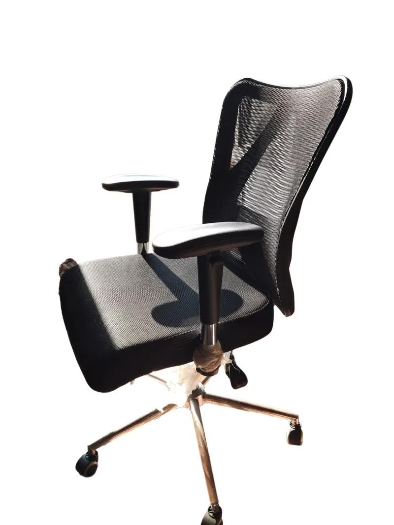 كرسي مكتب لسه بورق المصنع + هتاخد علي بين باج هدية.