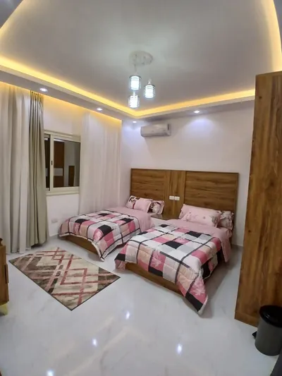 شقه للايجار بالحي ال16 الشيخ زايد in  Sheikh Zayed,  Sekh Zayed Compounds,  Beverly Hills - 35,000 EGP