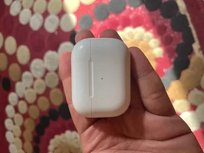 سماعه برو فردة يسار وعلبة الشاحن ايفون الاصلية في الإسكندرية, سموحة - 1,000 جنيه